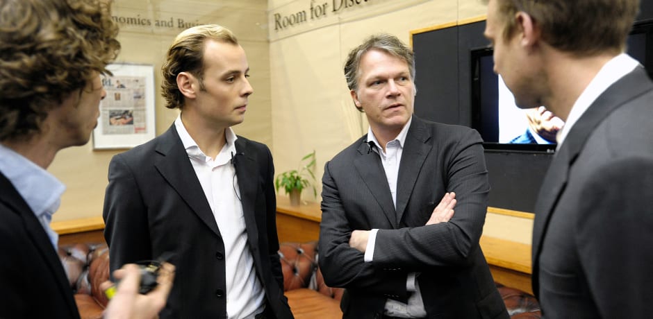Oprichter Maurits Kruithof (l) naast toenmalig minister van Financi&euml;n Wouter Bos